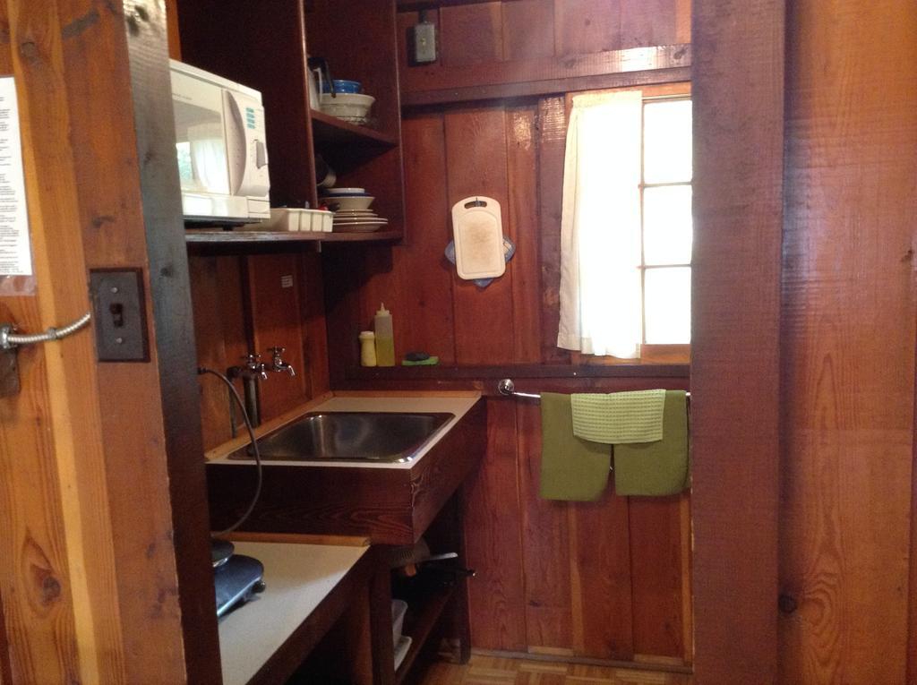 Addison'S Bungalows Brisco Chambre photo