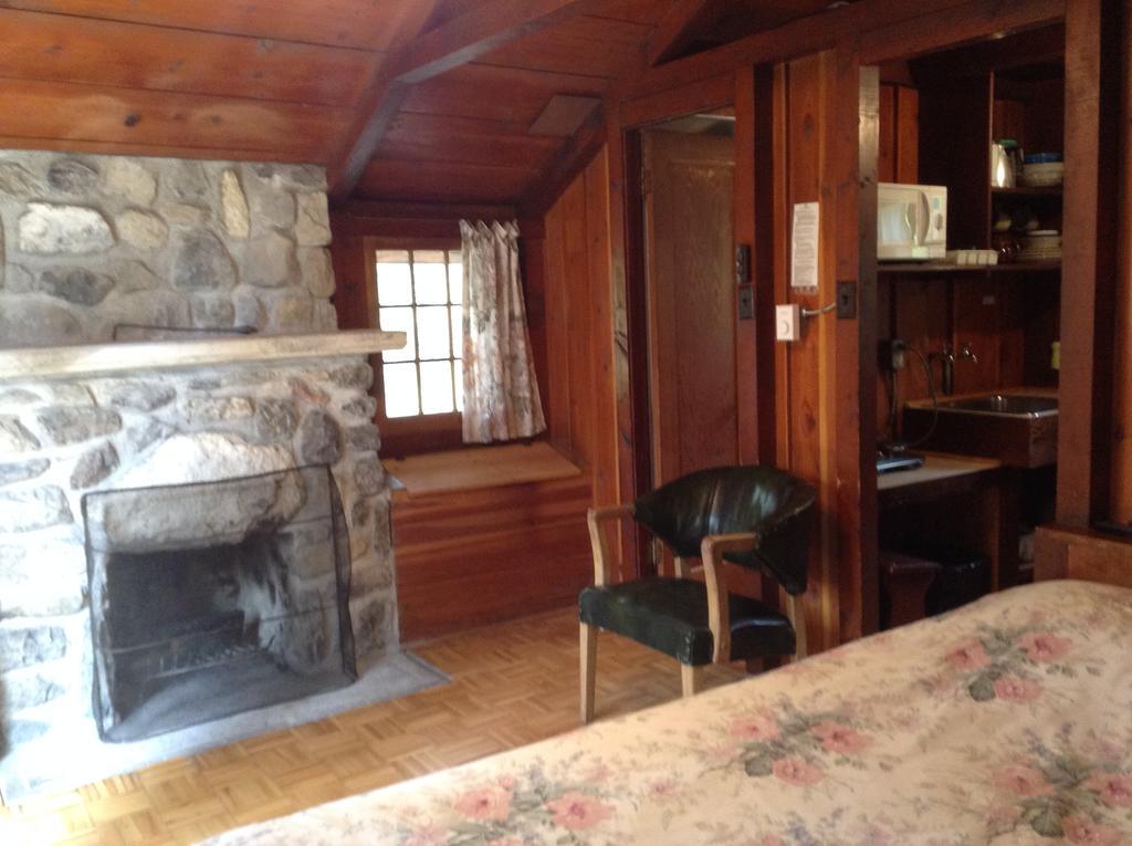 Addison'S Bungalows Brisco Chambre photo