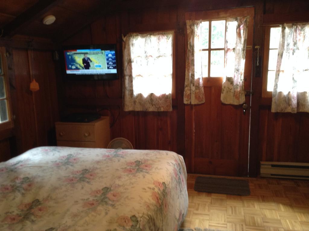 Addison'S Bungalows Brisco Chambre photo