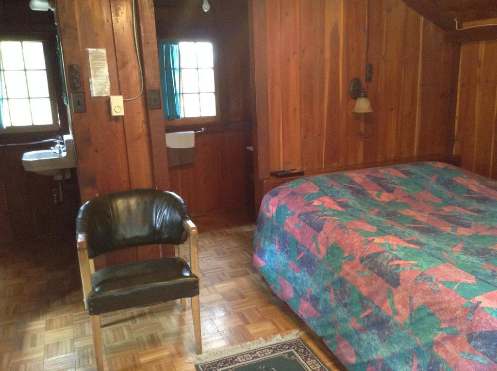 Addison'S Bungalows Brisco Chambre photo
