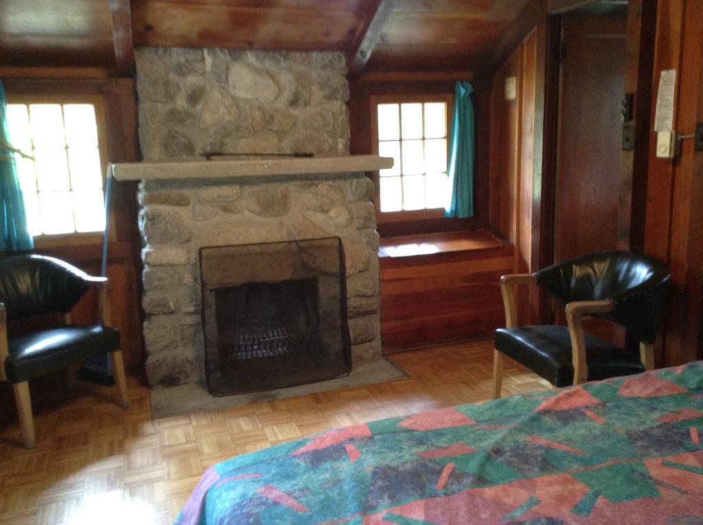 Addison'S Bungalows Brisco Chambre photo