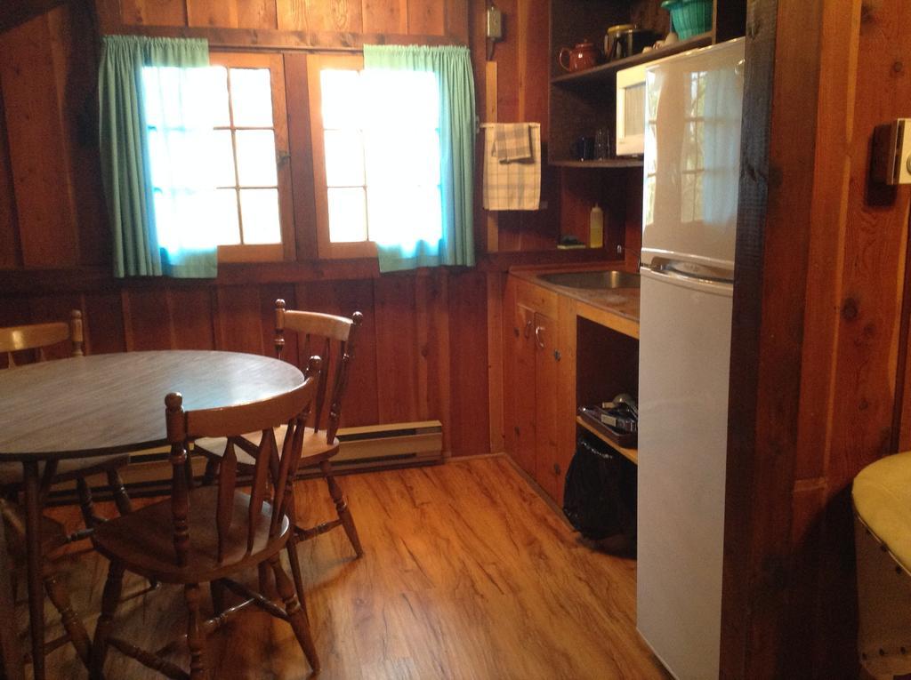 Addison'S Bungalows Brisco Chambre photo
