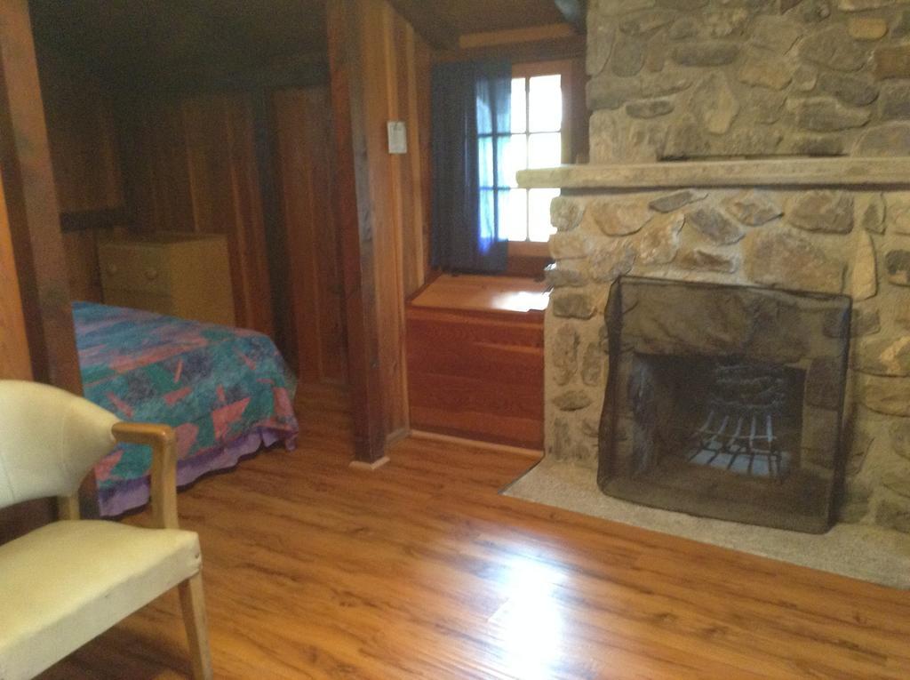 Addison'S Bungalows Brisco Chambre photo