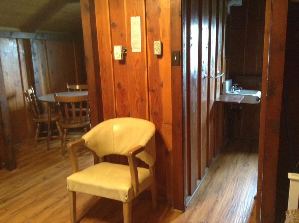Addison'S Bungalows Brisco Chambre photo