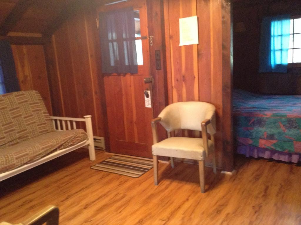 Addison'S Bungalows Brisco Chambre photo