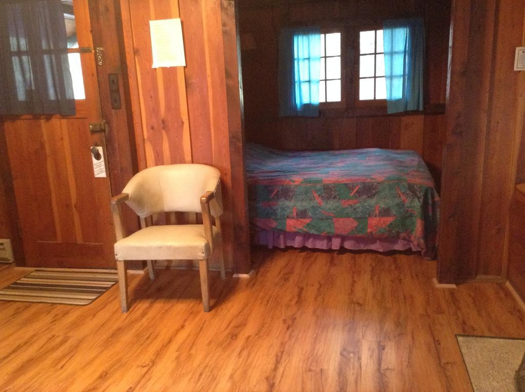 Addison'S Bungalows Brisco Chambre photo