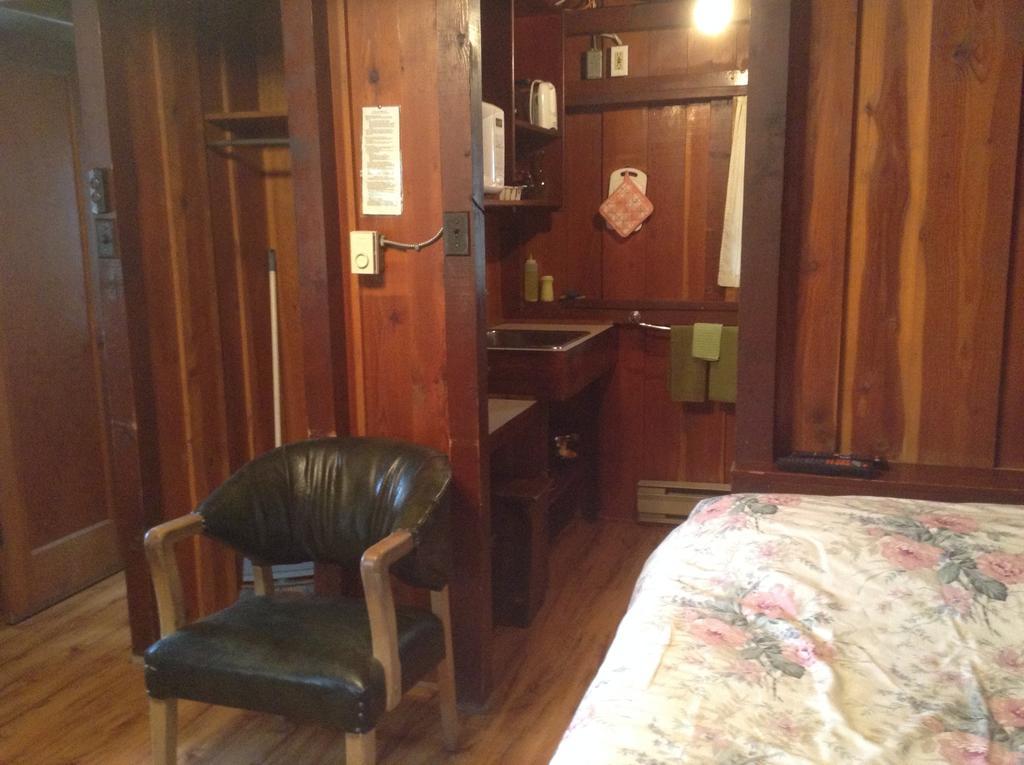 Addison'S Bungalows Brisco Chambre photo
