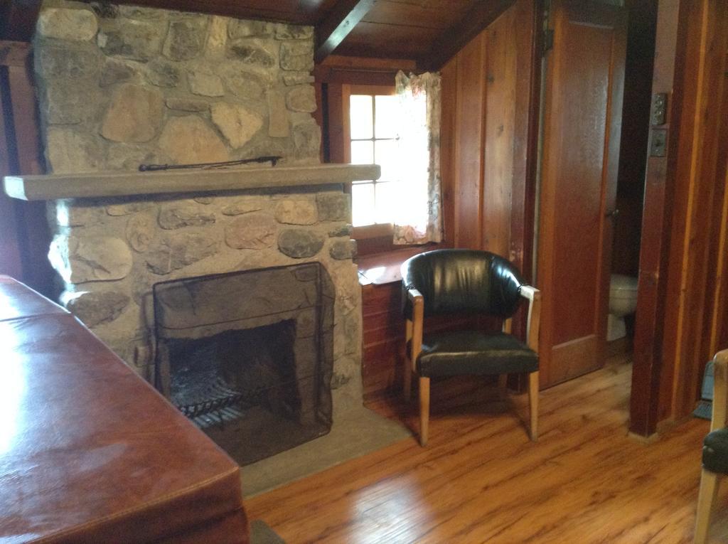 Addison'S Bungalows Brisco Extérieur photo