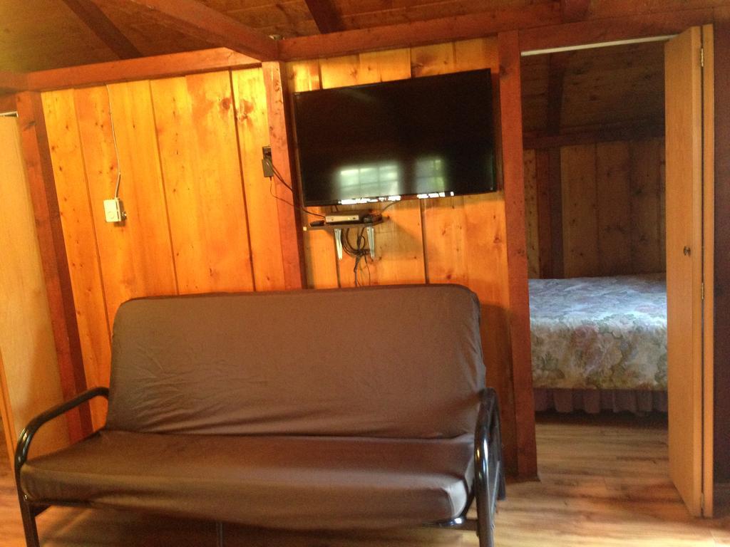 Addison'S Bungalows Brisco Extérieur photo