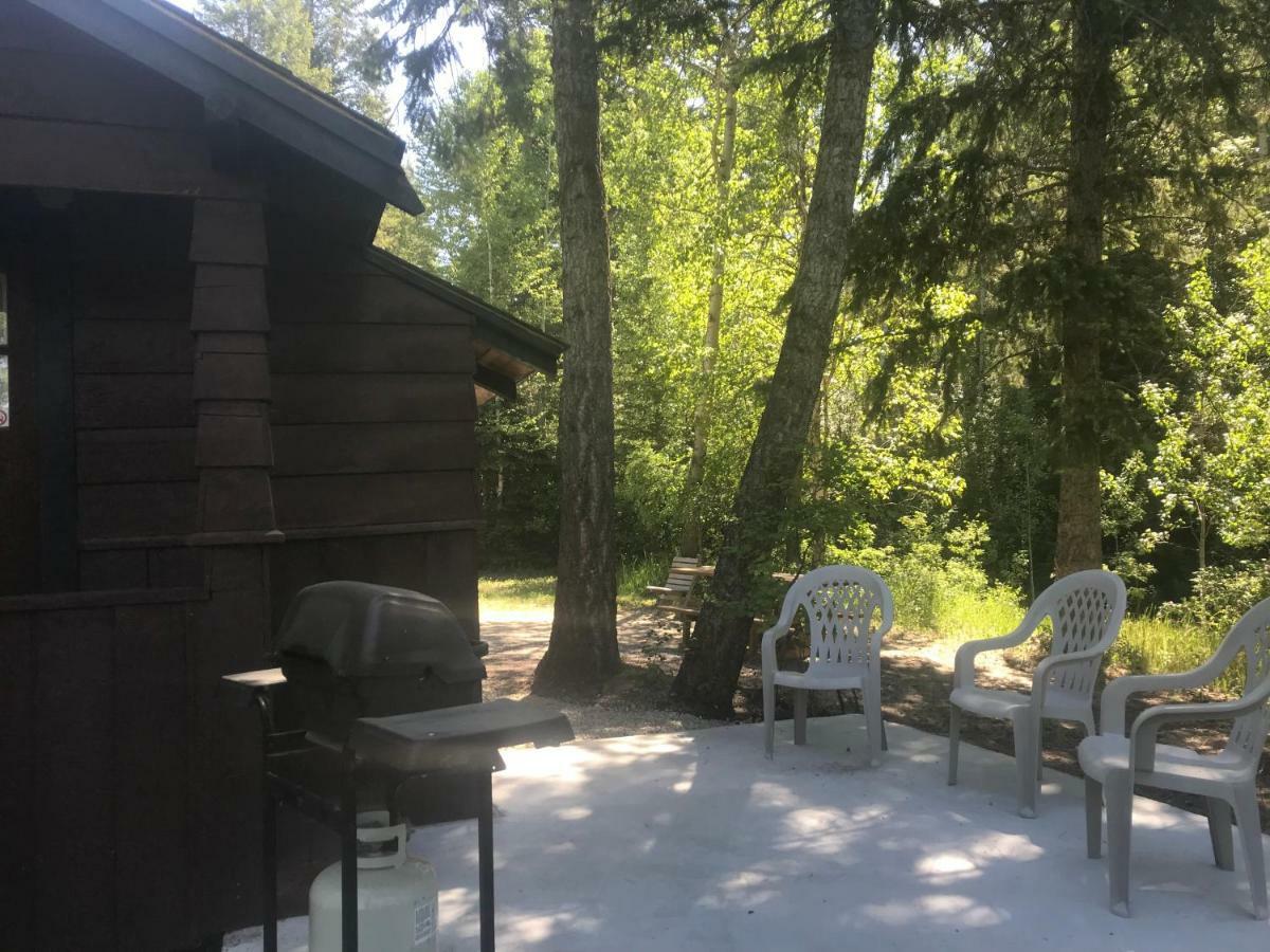 Addison'S Bungalows Brisco Extérieur photo